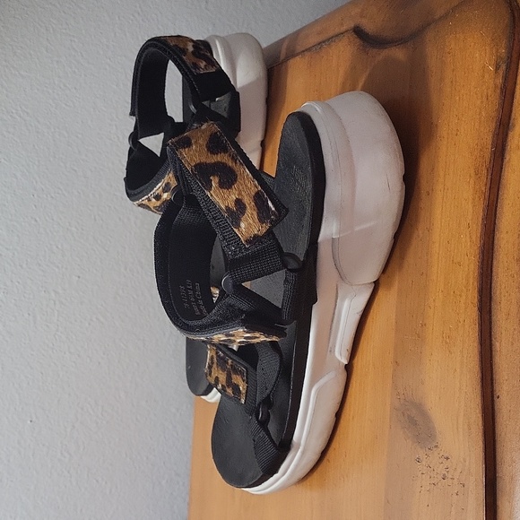 Johnston & Murphy Cheetah Leopard Print Velcro Dad Sandals Size 6.5 GUC Spring - Picture 4 of 8